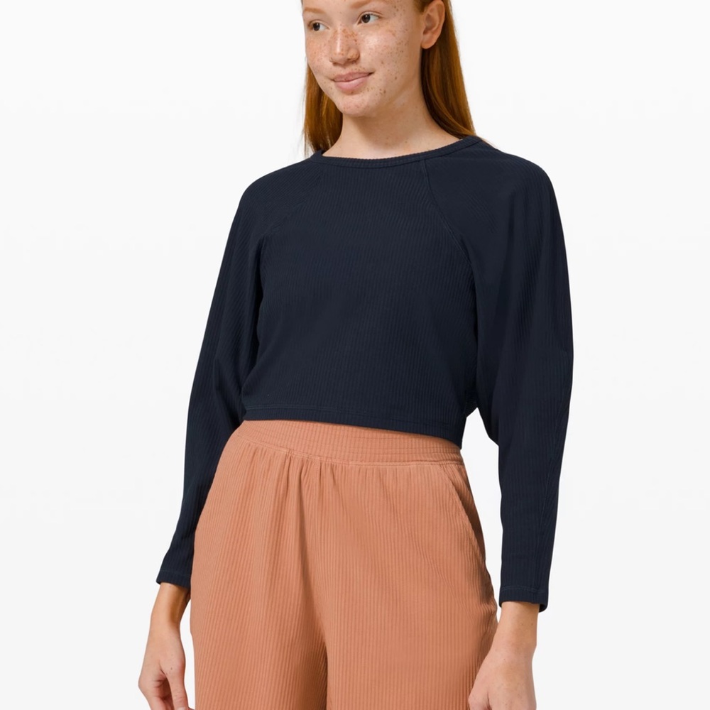 Lululemon LA CROP LONG SLEEVE . Navy color